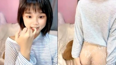 超卡哇伊学生妹周末和小男友啪啪，首次操逼大秀，年纪不大很会玩，肛塞尾巴舔逼足交